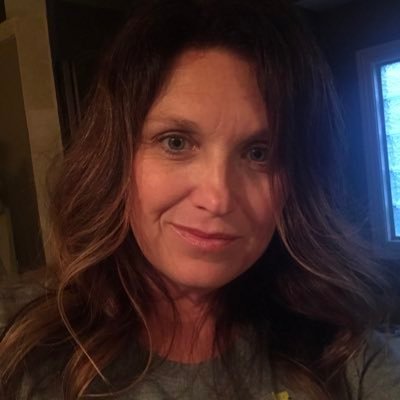 Profile Picture of Lori Maris (@lmariskc) on Twitter