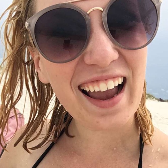 Profile Picture of Elisha Rambin (@esrambin) on Poshmark