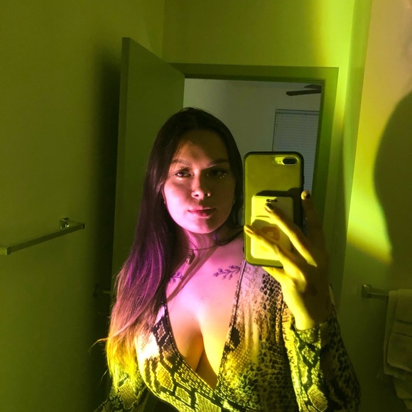 Profile Picture of Nia Nephew (@nianephew) on Poshmark