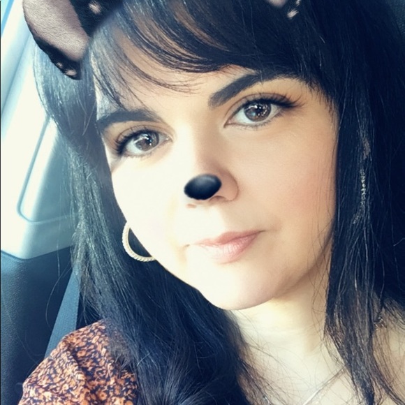 Profile Picture of Christelle Attieh (@chrsa22) on Poshmark