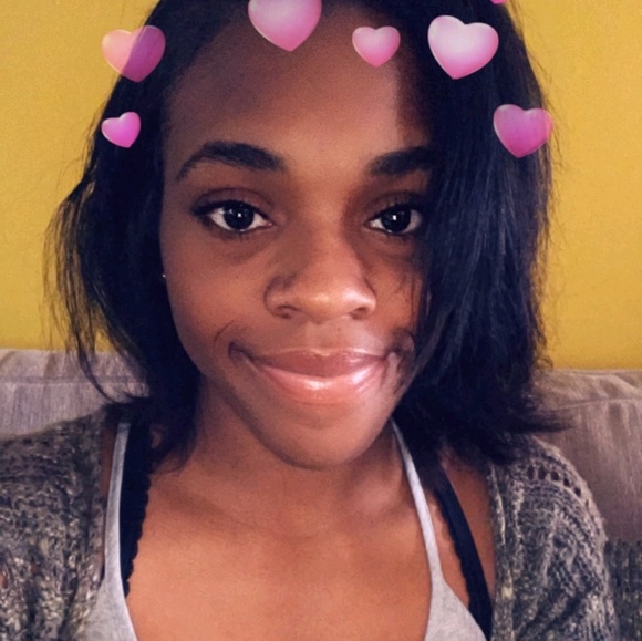 Profile Picture of Jasmine Howard (@jasarai) on Poshmark