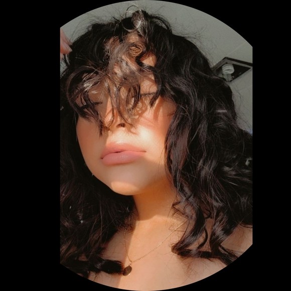 Profile Picture of Astrid Garcia (@astridgarcia661) on Poshmark