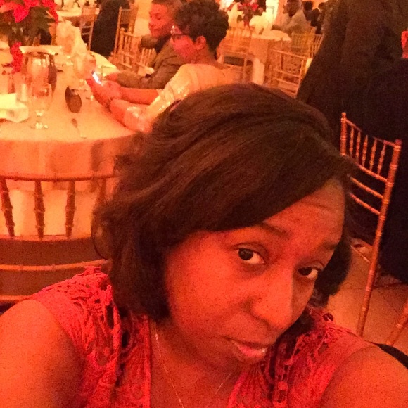 Profile Picture of Cymetria Vereen (@cymetriavereen) on Poshmark