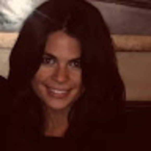 Profile Picture of Chloe Constantakis (@c_constantakis) on Poshmark