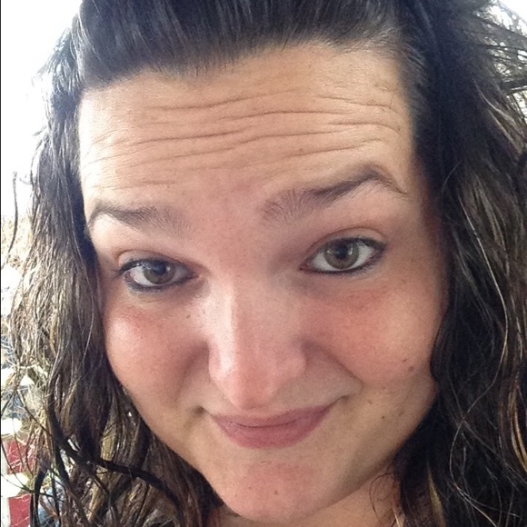 Profile Picture of Sheila Campbell (@shiloh0088) on Poshmark