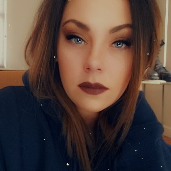 Profile Picture of Cassandra Potter (@cassandrapotter) on Poshmark