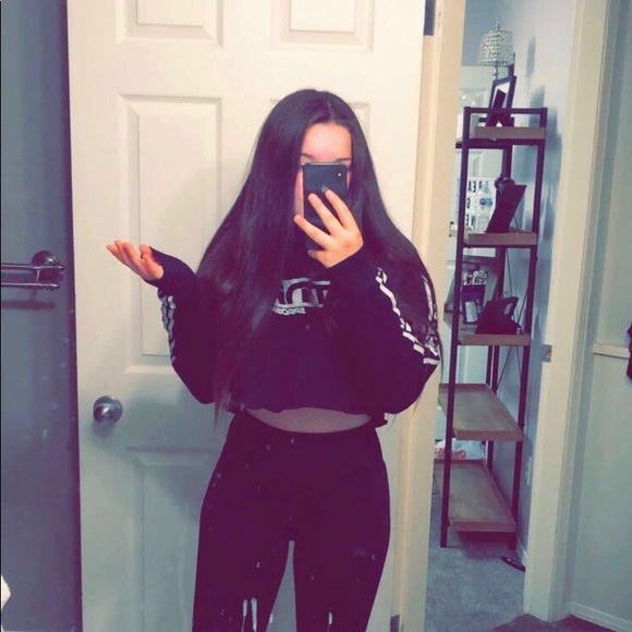 Profile Picture of Hailie Frayn (@hailiefrayn) on Poshmark