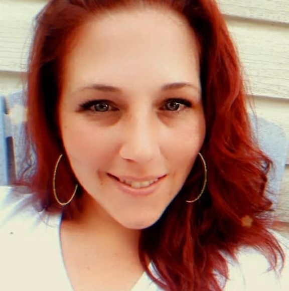 Profile Picture of Jen Vanfossen (@jenvanfossen) on Poshmark