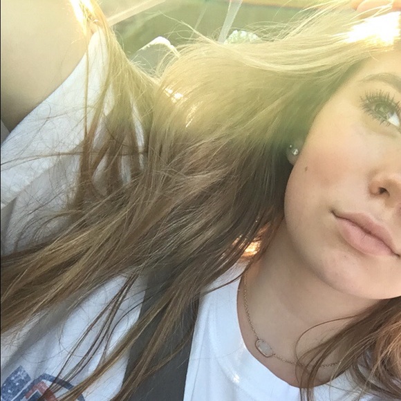 Profile Picture of Hanna Wilson (@banana_alaska17) on Poshmark