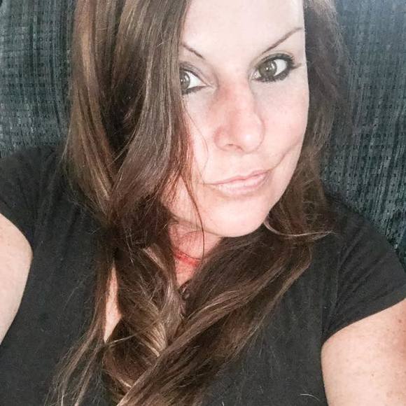 Profile Picture of Paula Fendley (@paulameow) on Poshmark