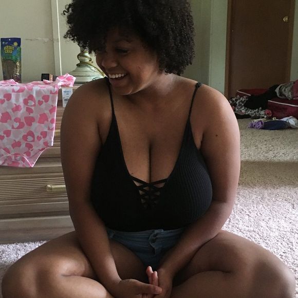 Profile Picture of Chloe Freeman (@chloefreeman759) on Poshmark