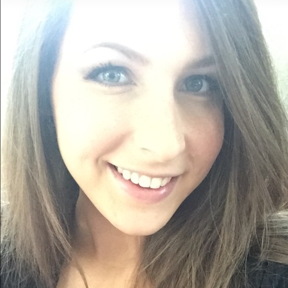 Profile Picture of Jennifer Hanneman (@jhanneman0615) on Poshmark