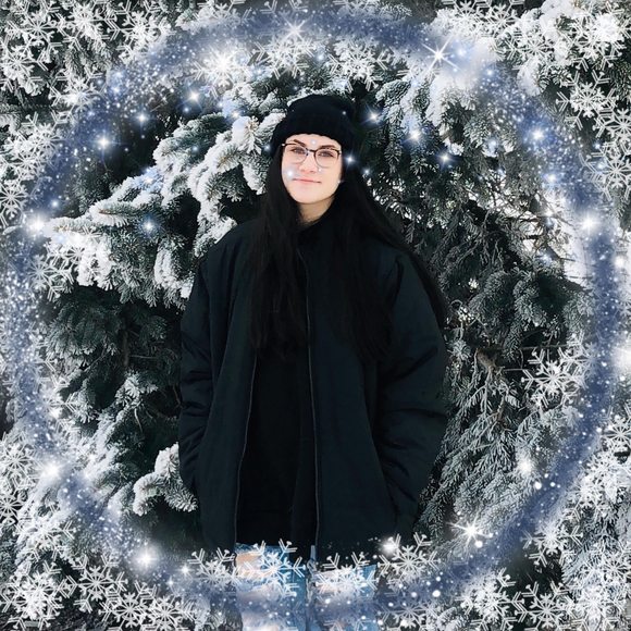 Profile Picture of Laura Frizelle singer (@nevadamom2) on Poshmark