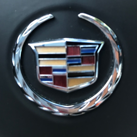 Profile Picture of Leo Alava (@lalava) on Poshmark