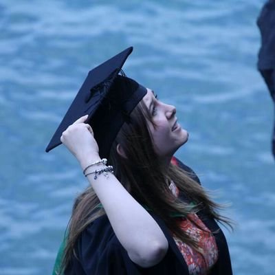 Profile Picture of Louise Wilkinson  🐝 (@LittleOldMee) on Twitter