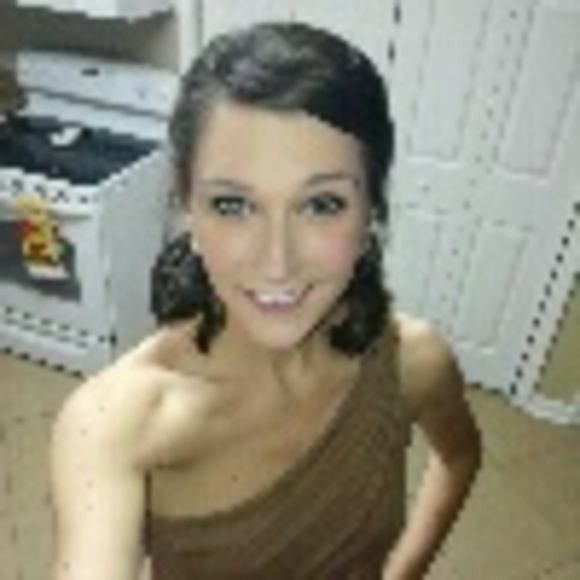 Profile Picture of Candace Curry (@candace19) on Poshmark