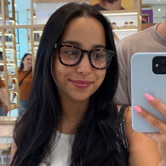 Profile Picture of Alexia Digirolamo (@alexiadigi) on Poshmark
