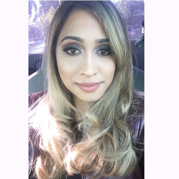 Profile Picture of Solani Sinnathamby (@solanis) on Poshmark