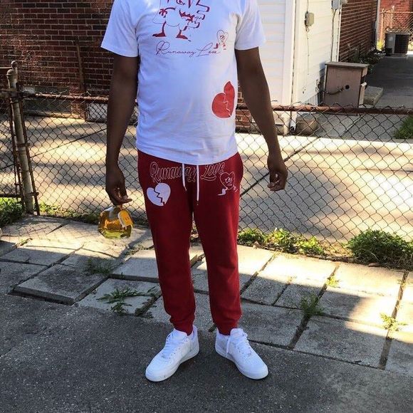 Profile Picture of Moe Moe (@moe100) on Poshmark