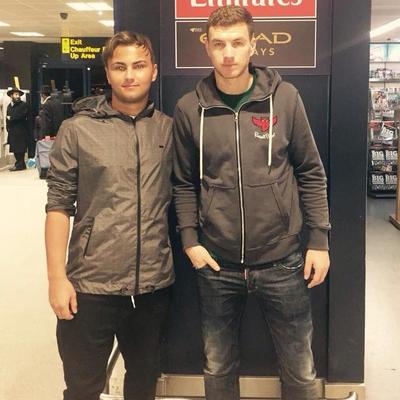 Profile Picture of Woody (@BenWoodeh) on Twitter