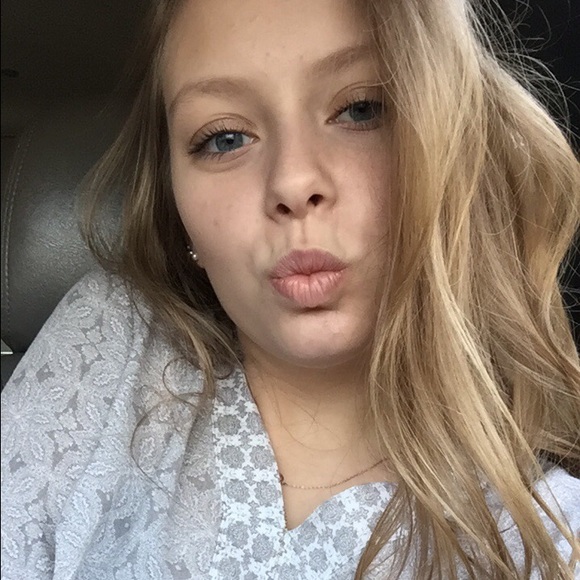 Profile Picture of Shelby Kafka (@shelbykafka) on Poshmark