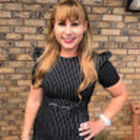 Profile Picture of Andrea Bernard (@andreabernar964) on Poshmark