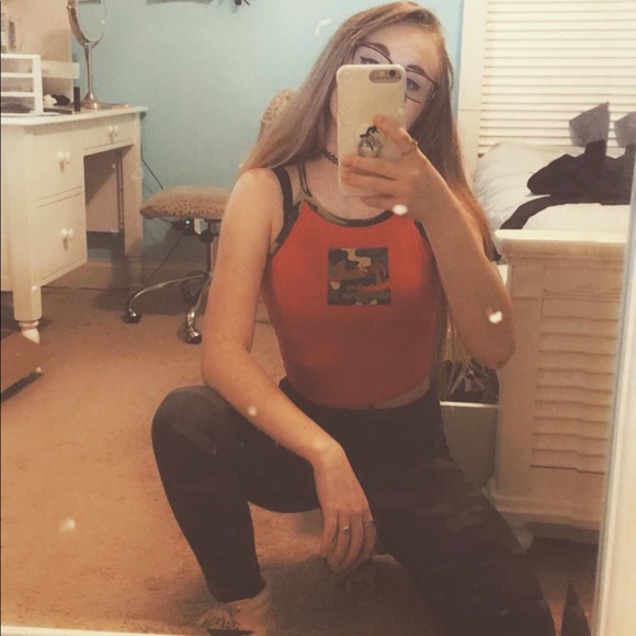 Profile Picture of Hannah Szatkowski (@hannah_szat05) on Poshmark