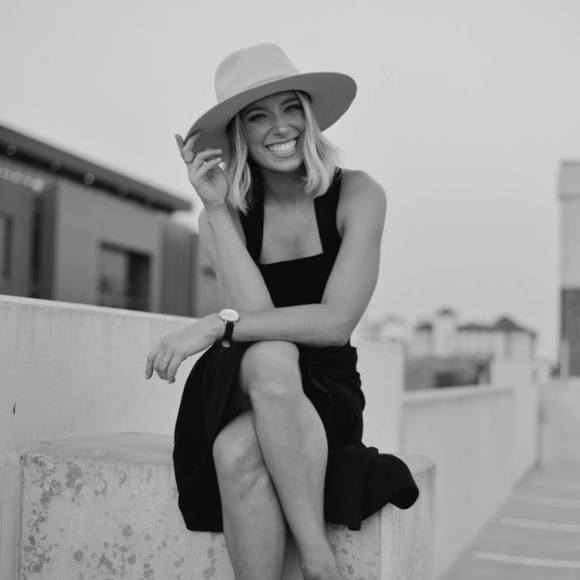 Profile Picture of Hayley Raatz (@hayleyraatz) on Poshmark