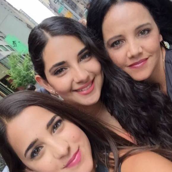 Profile Picture of Lorena Suarez (@locrisantes) on Poshmark