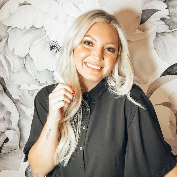 Profile Picture of Mackenzie Graham (@mackenziegraham) on Poshmark