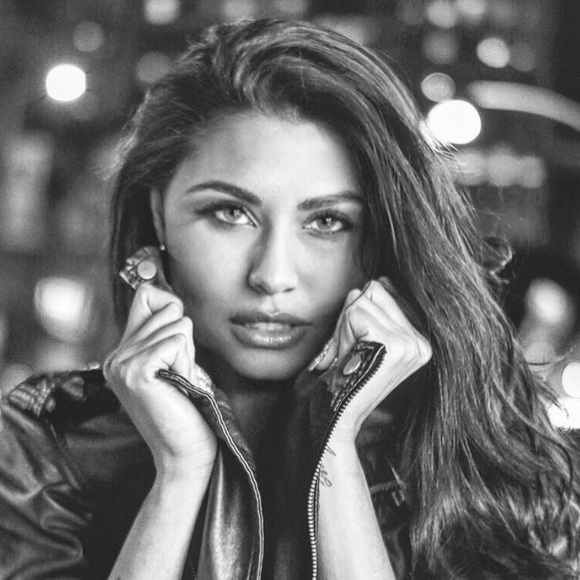 Profile Picture of Lidia Oliveira da silva (@thisislidia) on Poshmark