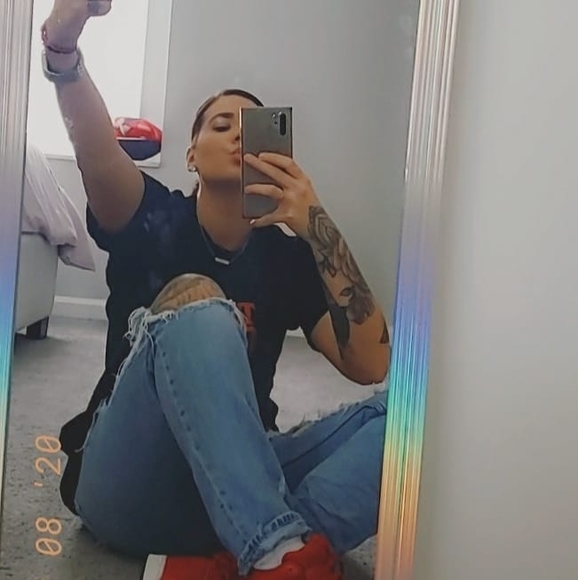 Profile Picture of Abigail Tollaksen (@abbyjordan) on Poshmark