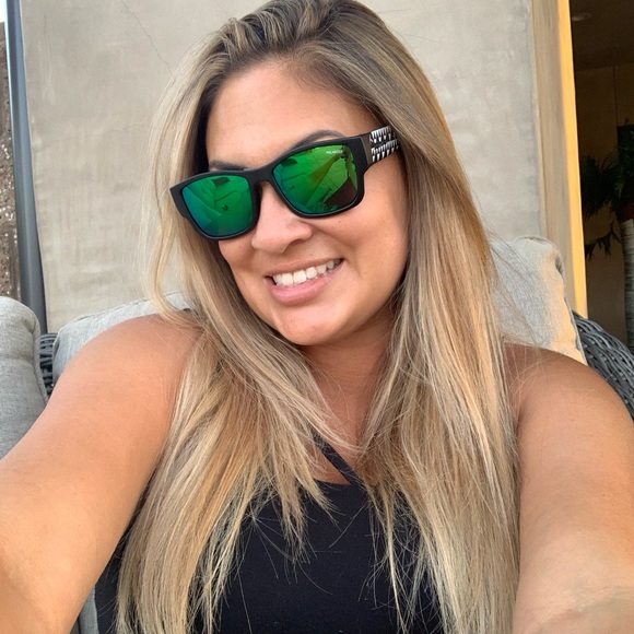 Profile Picture of Stefanie Stark (@rapunzel444) on Poshmark