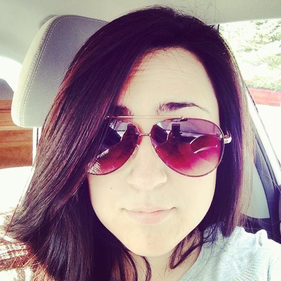 Profile Picture of Jessica Ribner (@ribner87) on Poshmark