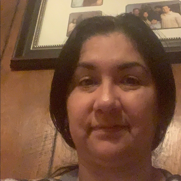 Profile Picture of Veronica Holt (@veronicaholt376) on Poshmark