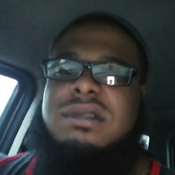 Profile Picture of Adam Robb (@arobb513) on Poshmark