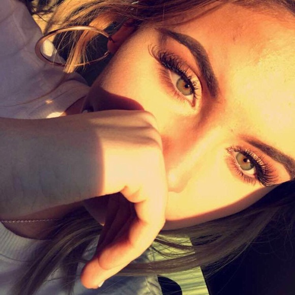 Profile Picture of Christine Young (@chrisyoung16) on Poshmark