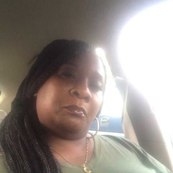 Profile Picture of Cherrena Waples (@chrrnawaples23) on Poshmark