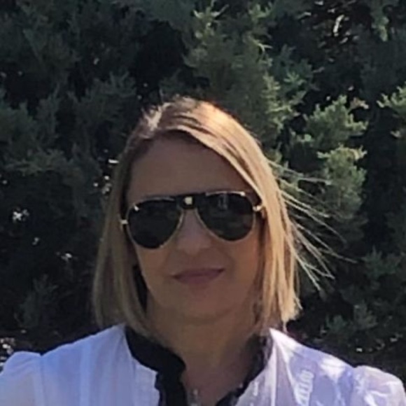 Profile Picture of Jamalat Khoury (@jamalatk) on Poshmark