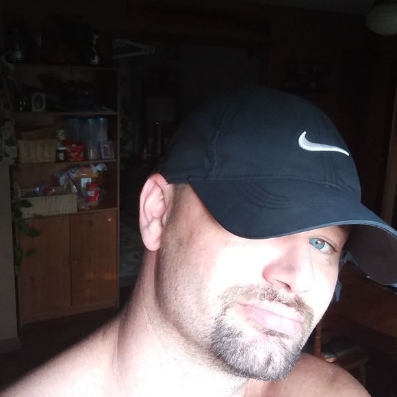 Profile Picture of Robert Shy (@robertshy) on Poshmark