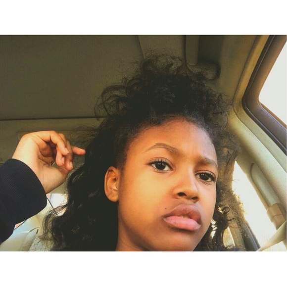 Profile Picture of Roberta Peroza (@robertajp) on Poshmark