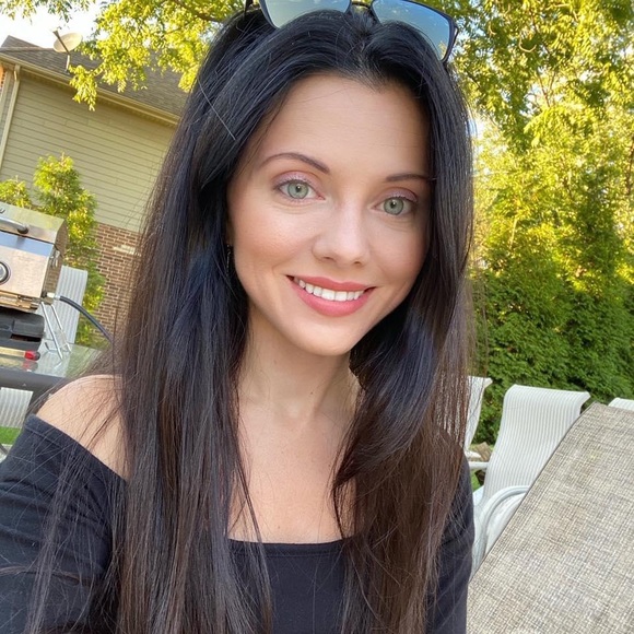 Profile Picture of Joanna Rozek (@jrozek93) on Poshmark