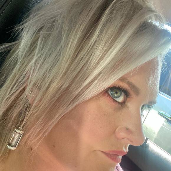 Profile Picture of Ashley Rockafellow (@rockafam) on Poshmark