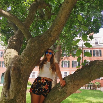 Profile Picture of Teaganelise (@Mockus122) on Twitter