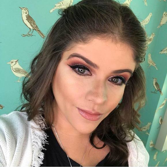 Profile Picture of Giovana Lemos (@giovanalemose) on Poshmark