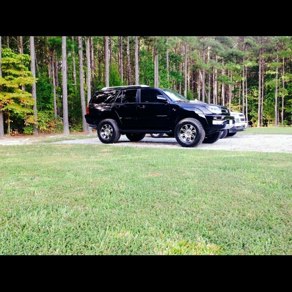 Profile Picture of Tyler Root (@tylerroot) on Poshmark