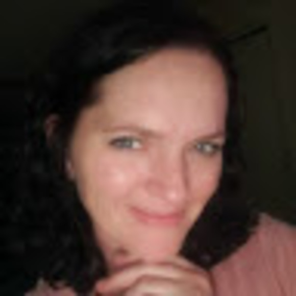 Profile Picture of Trish Demyan (@trishdemyan) on Poshmark