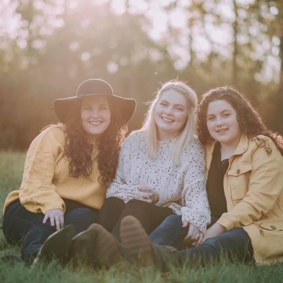 Profile Picture of Amy Holt (@faithsflight4) on Poshmark