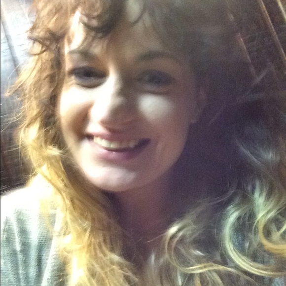 Profile Picture of Kirsten Kanarf (@kanarf8) on Poshmark