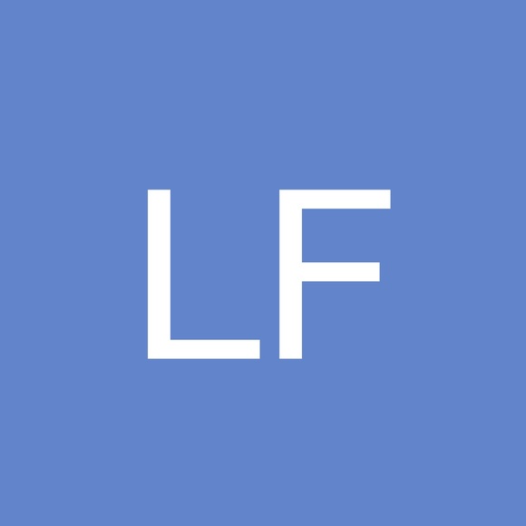 Profile Picture of Laura Fey (@laurafey) on Poshmark